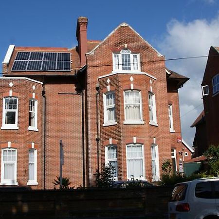 One Helena Road Serviced Apartments Southsea Exterior photo